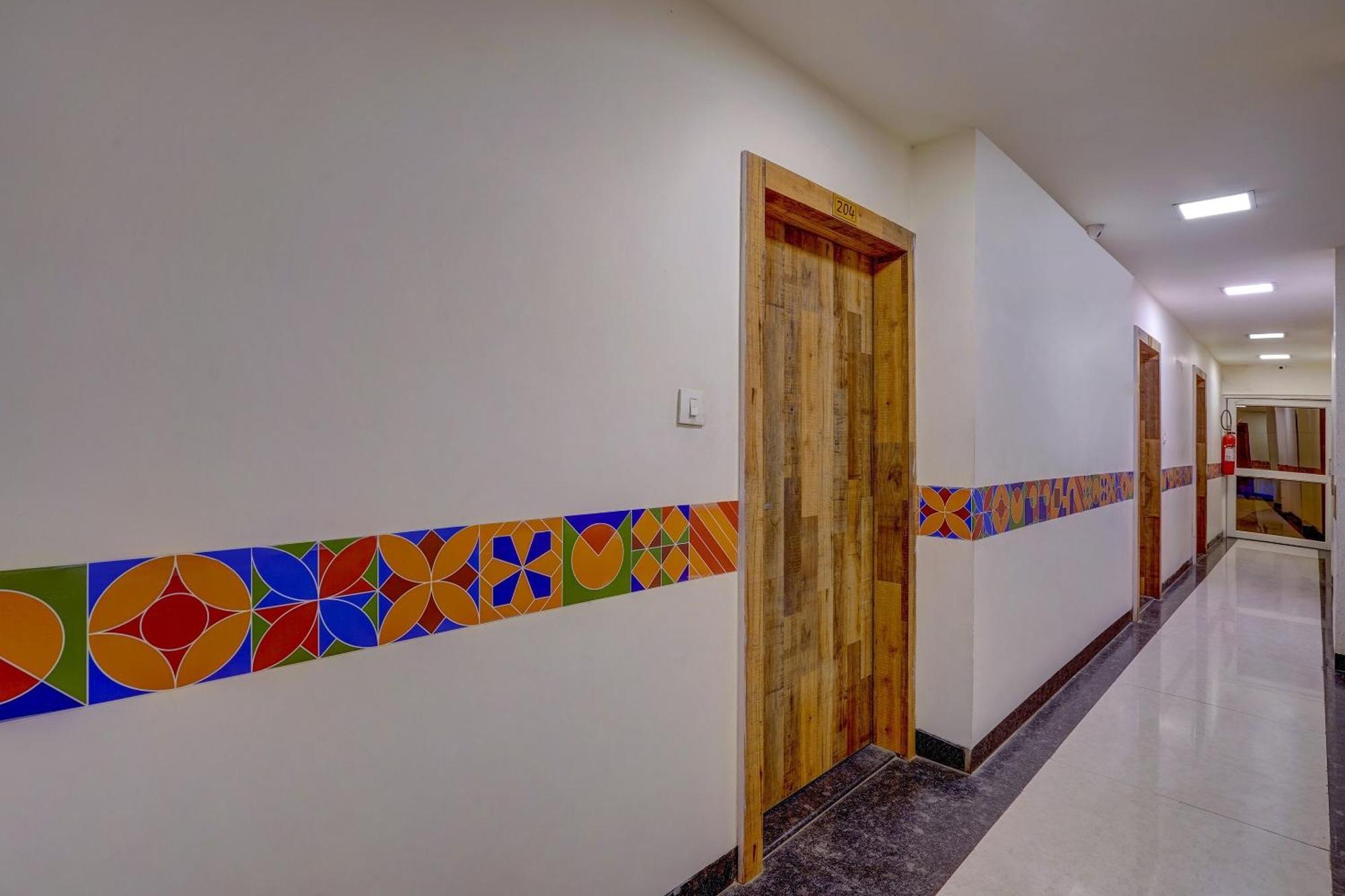 Super Hotel O Traveller Inn Лакхнау Экстерьер фото