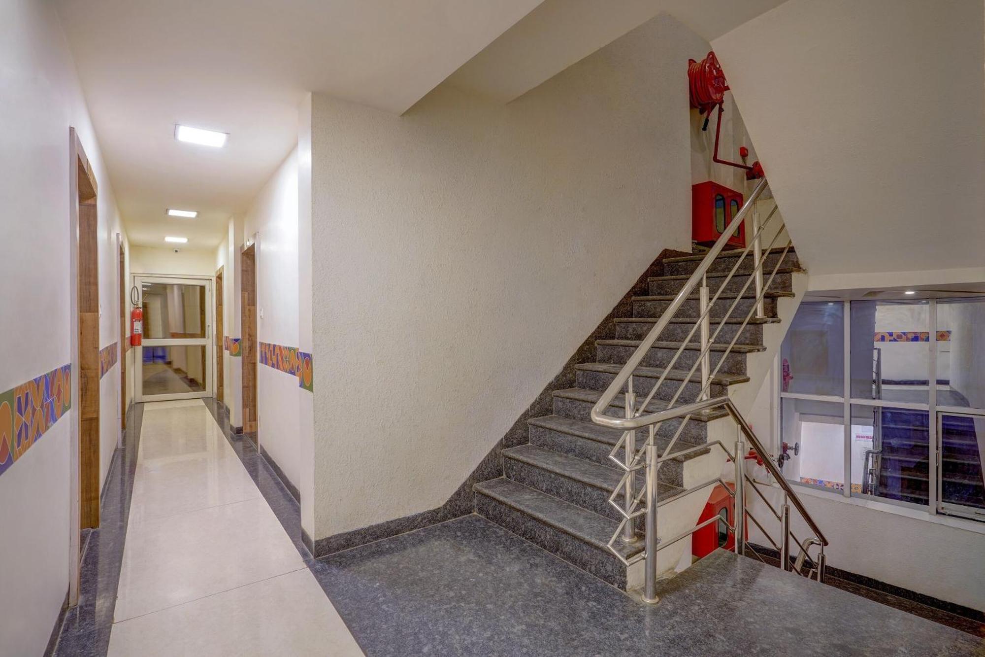 Super Hotel O Traveller Inn Лакхнау Экстерьер фото